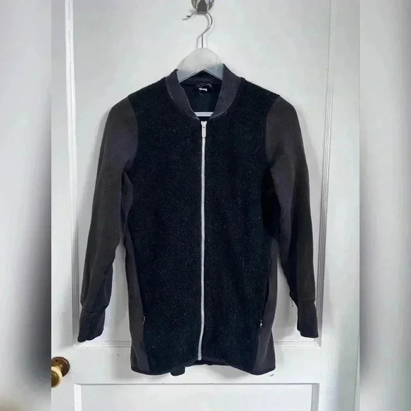 Lululemon Women's Black Stand Out Sherpa Jacket Full Zip Size 4 - Picture 1 of 4